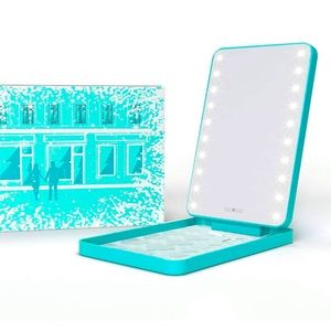 Riki Makeup compact and mirror, Tiffany Blue